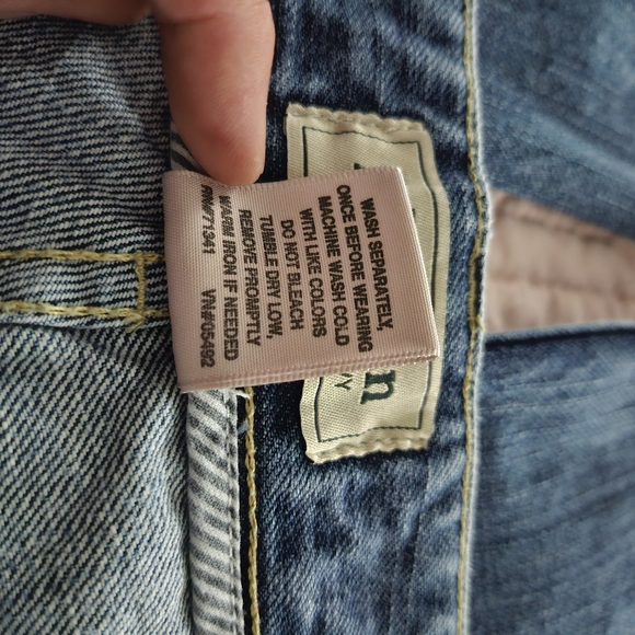 L.L.Bean, Favorite Fit/Curvy Jeans Size 10 - Picture 3 of 6